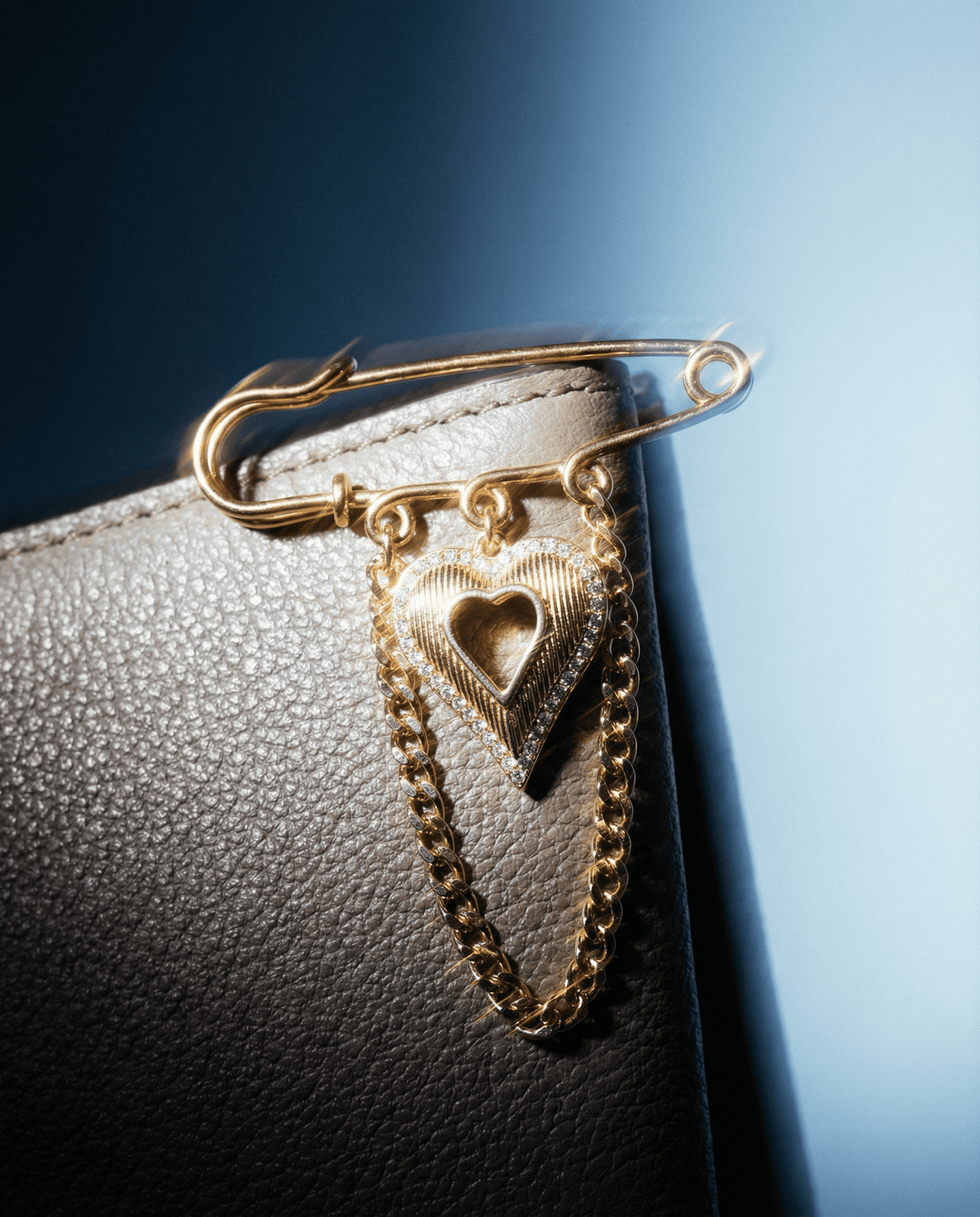 Gold heart chain brooch for hats and bags – Phoebe's