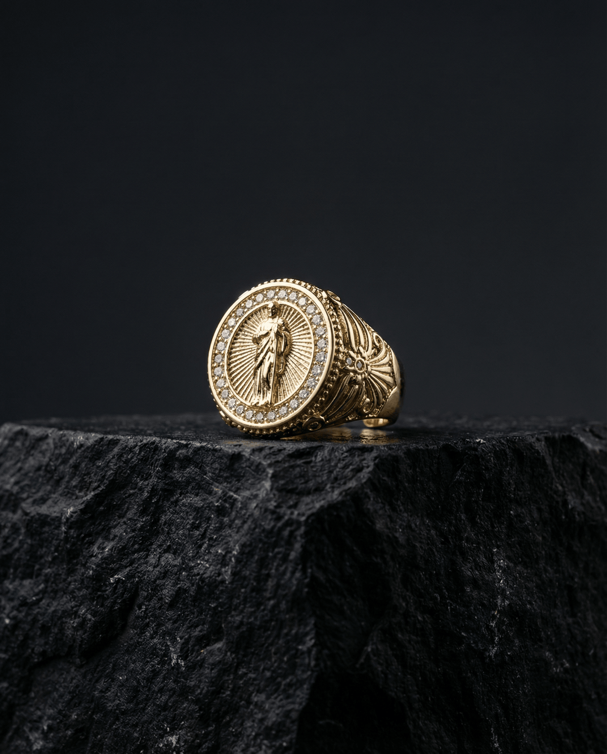 Jesus medallion pavé statement ring – Phoebe's