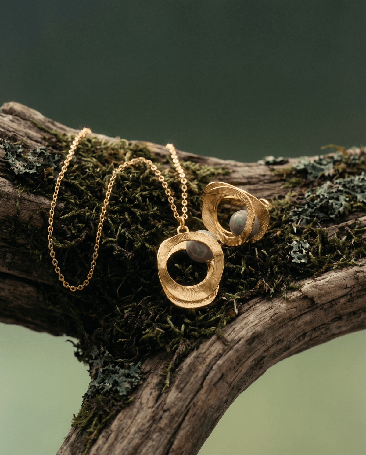 Labradorite oval pendant necklace and statement ring set – Phoebe's