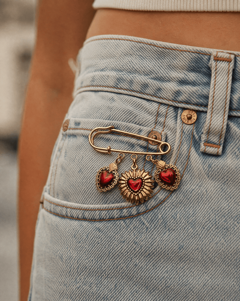 Red sacred hearts pin brooch – Phoebe's