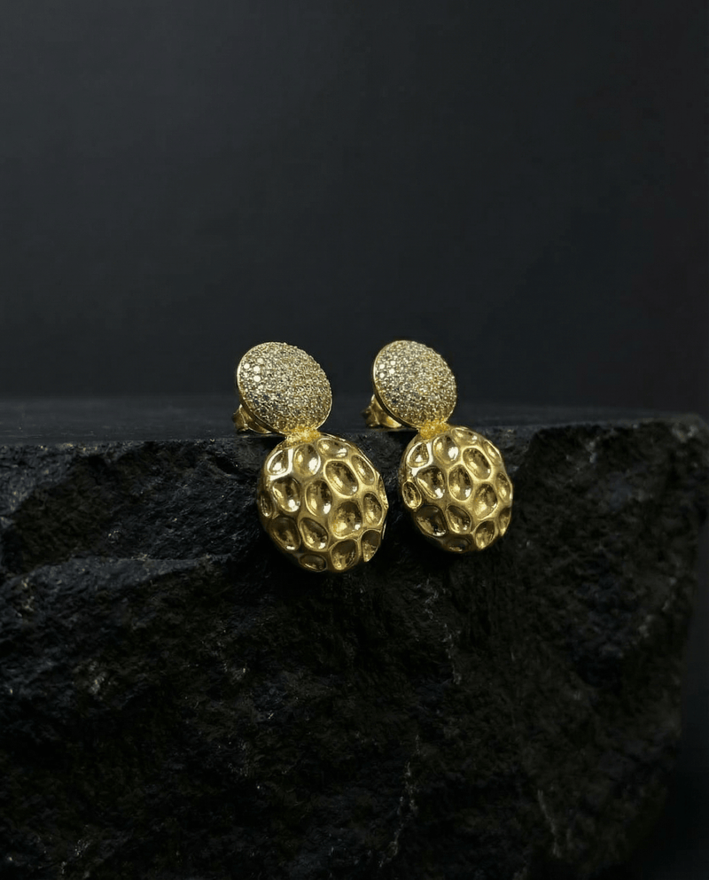Textured gold drop earrings – Phoebe's