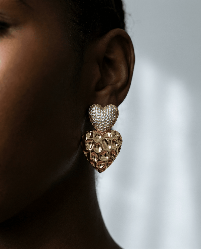 Textured gold heart earrings – Phoebe's