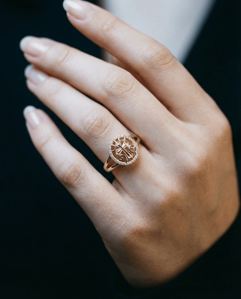Vintage cross gold signet ring – Phoebe's